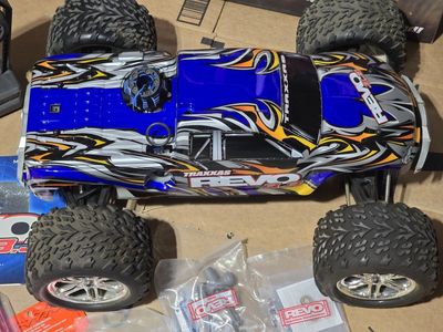 Traxxas Revo 3.3 Nitro Blue