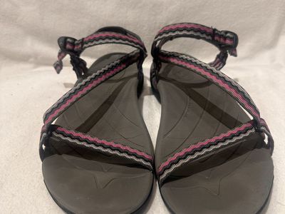 Teva women’s size 8 lightly used grey/pink/black sandals