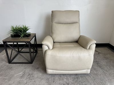 COSTCO LEATHER POWER RECLINER CHAIR