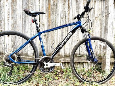 Awesome Specialized Crosstrail Sport bike, front shock, disc brakes, aluminum frame - tuned and ready. Was $800 new. large size