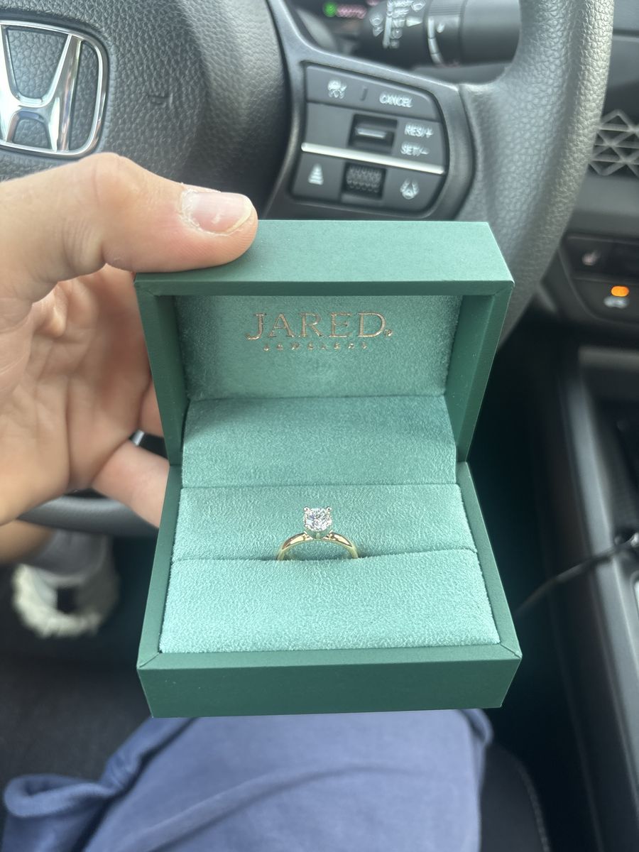 Jared 10K Gold 0.91 CT Round Lab-Grown Diamond Solitaire Engagement Ring Size 4