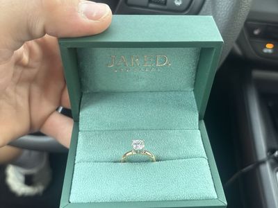 Jared 10K Gold 0.91 CT Round Lab-Grown Diamond Solitaire Engagement Ring Size 4