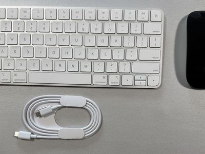 Apple Magic Keyboard USB-C & Apple Magic Mouse 2 USB-C Bundle White Silver Black