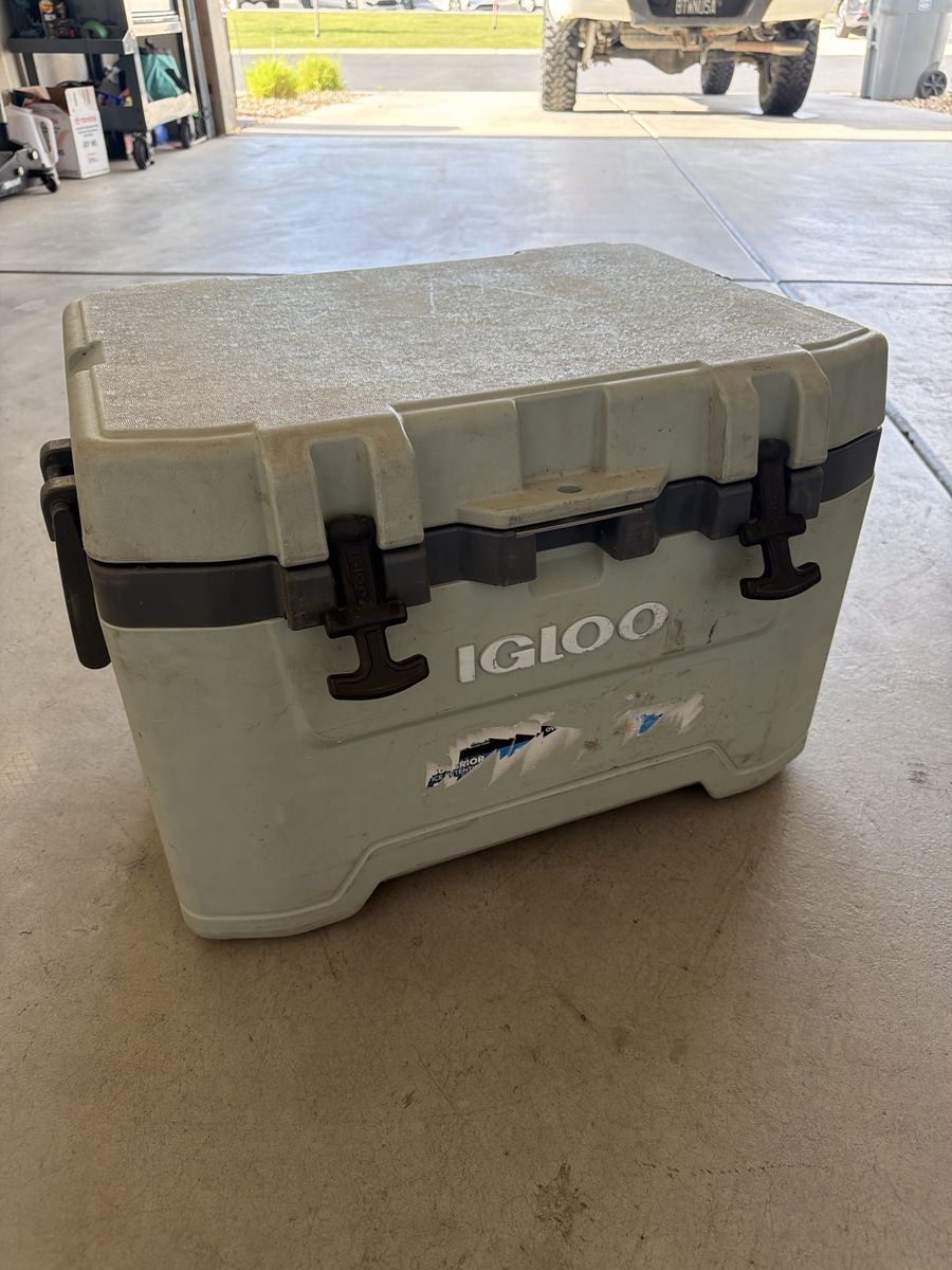 Igloo box 52 qt cooler