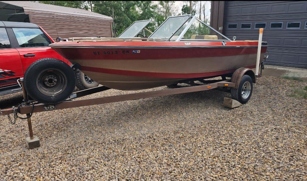 1984 Marlin Open Bow Fishing & Ski Boat.