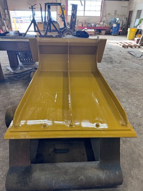 Skid steer clean out buckets