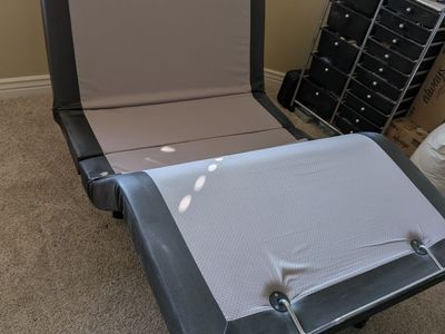 Heavy Duty adjustable bed base with remote and USB! (Handles up to 750lbs)