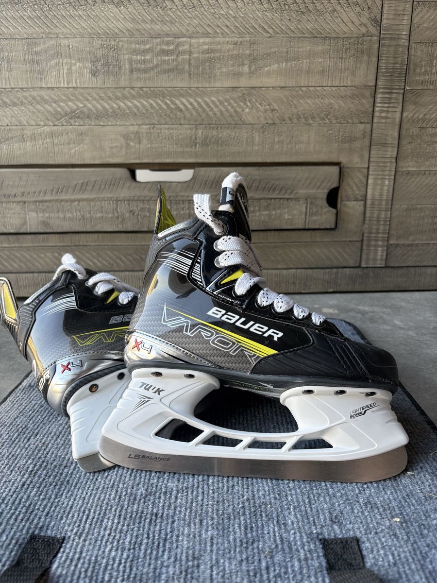 Bauer Vapor X4 Ice Hockey Skates - Youth Size 3 EE Wide Width with Superfeet Insoles