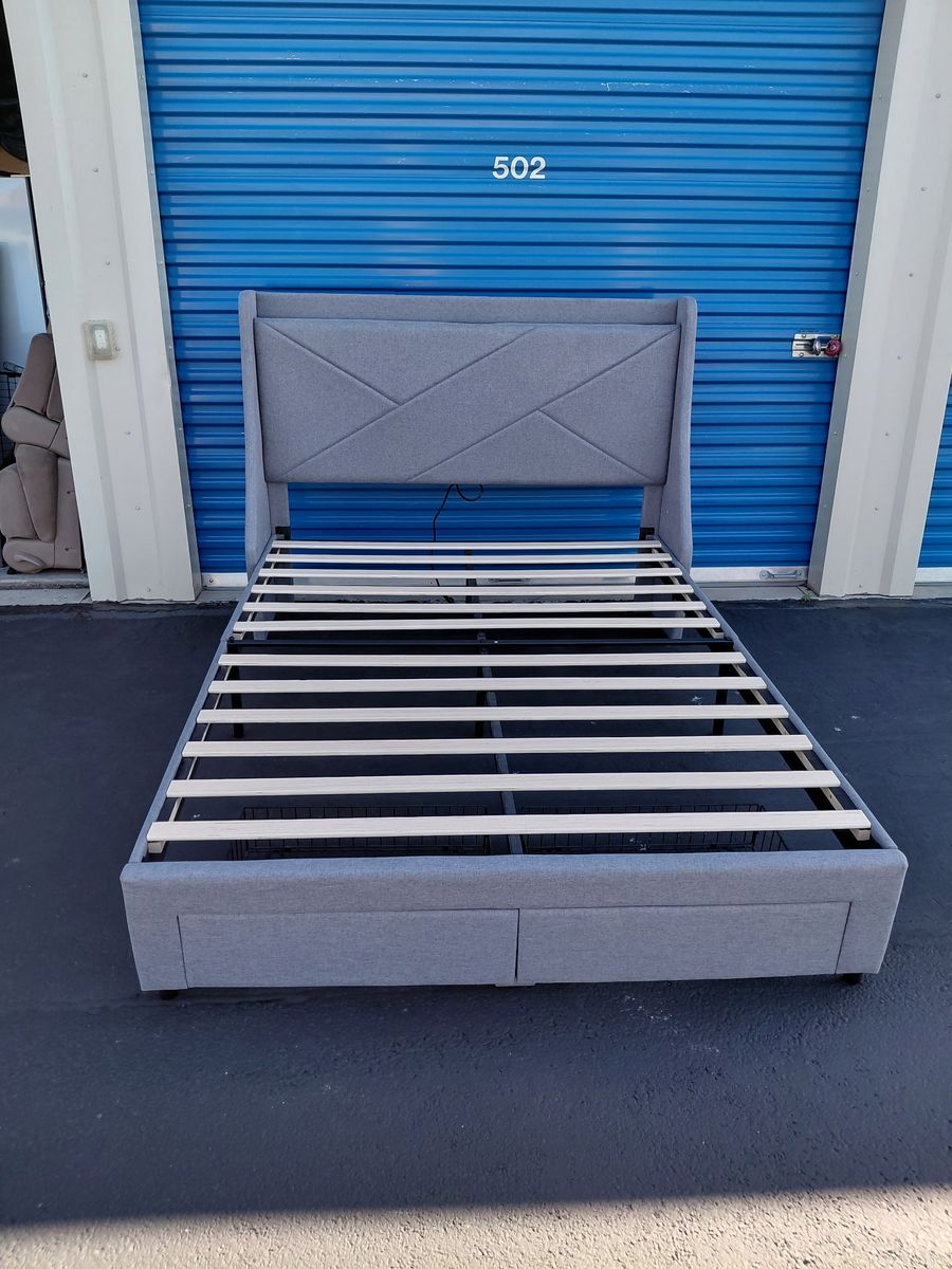 Modern Queen Tufted Bed With Drawers