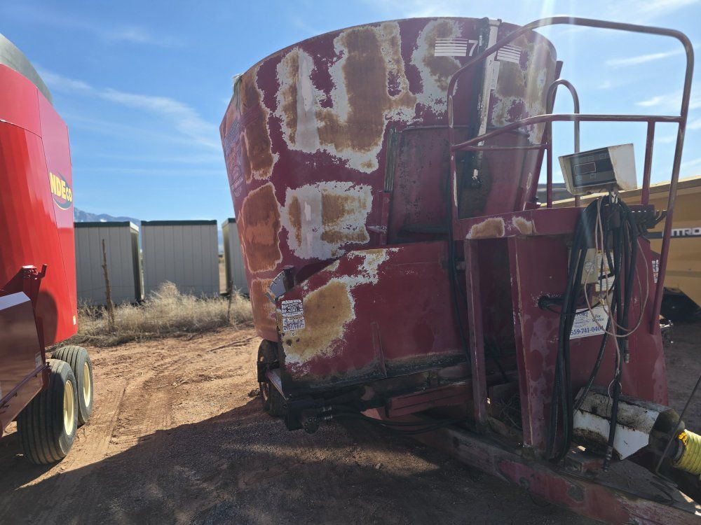Supreme Feedbox 700 feed your cattle
