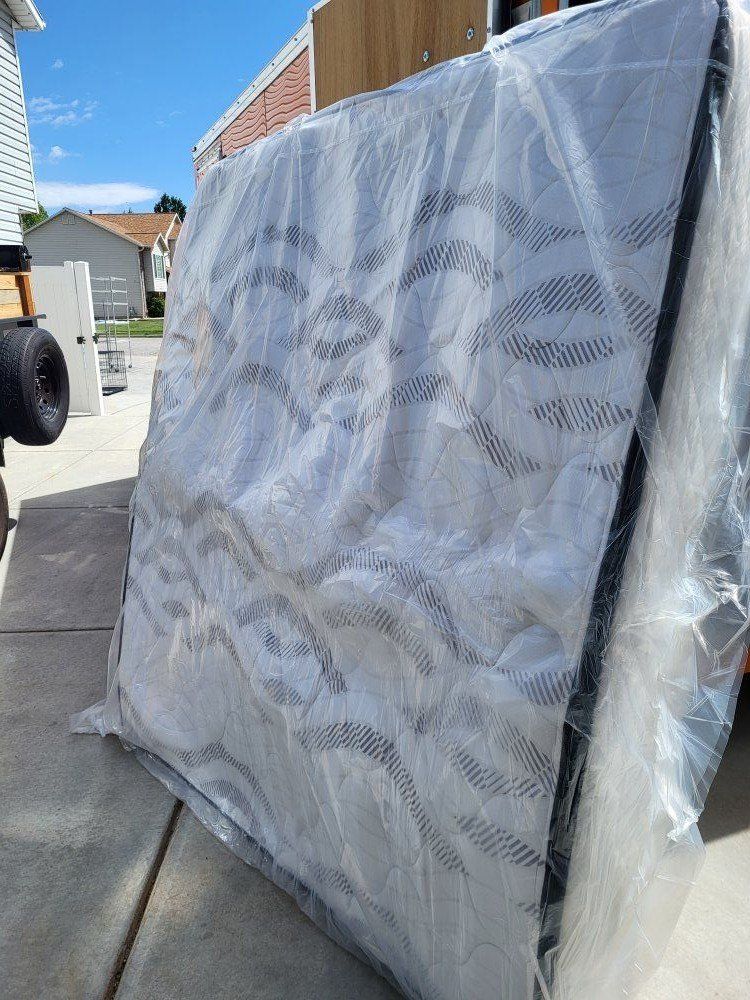 **KING** 12" Hybrid Mattress 
Qty-1