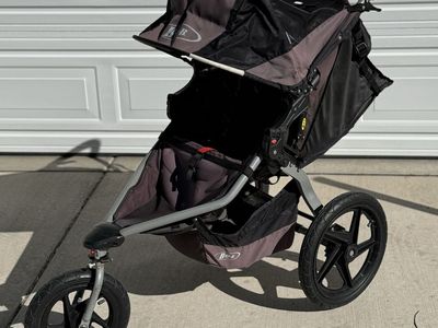 Bob Revolution SE Stroller w/ Car Seat Adapter
