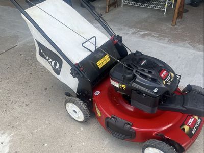 Toro Recycler 22-inch Gas Walk-Behind Push Lawn Mower with Bagger. Starts first pull