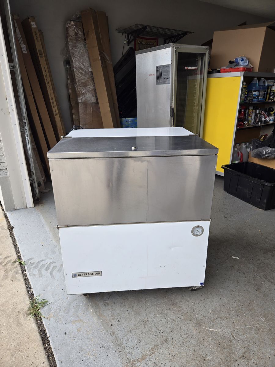 Beverage-Air SM34N Refrigerated Sandwich Prep Table