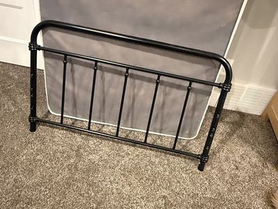 Metal Teun Bed Frame