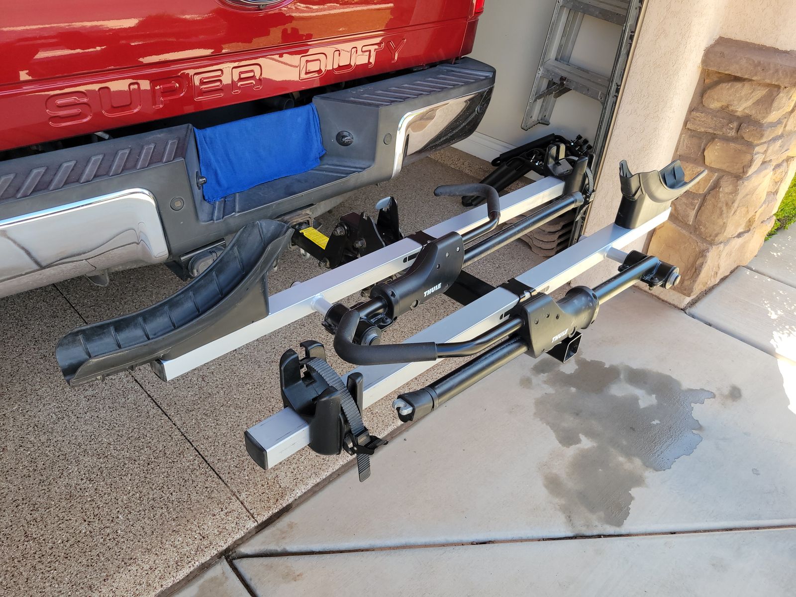 Thule T2 Classic 4-Bike Platform Hitch Rack (2" Receiver) – Like New Condition
