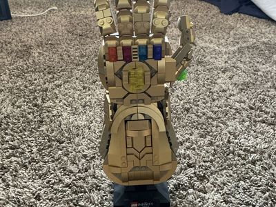 LEGO The Infinity Saga Infinity Gauntlet (76191) Display Model Thanos Marvel Collector Set