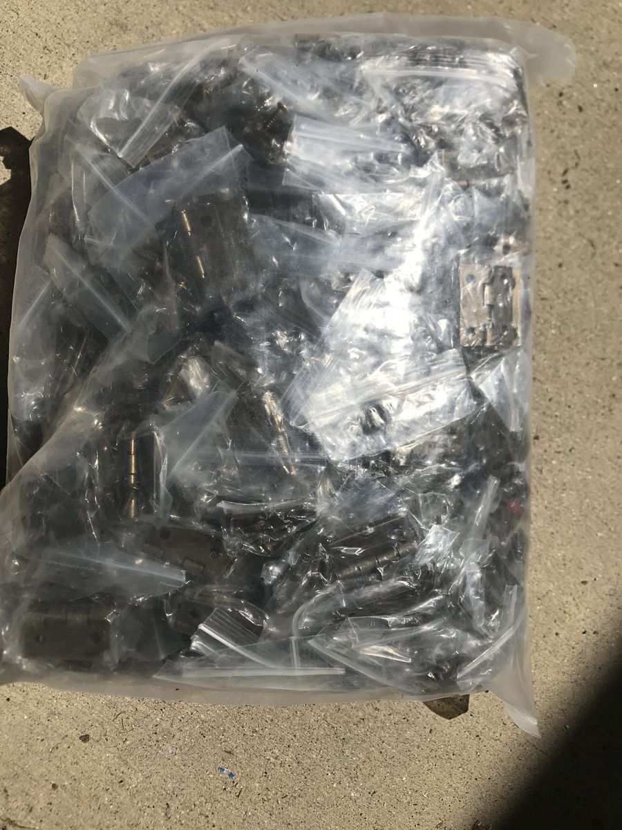 1 inch hinge with hardware selling each hinge seperately