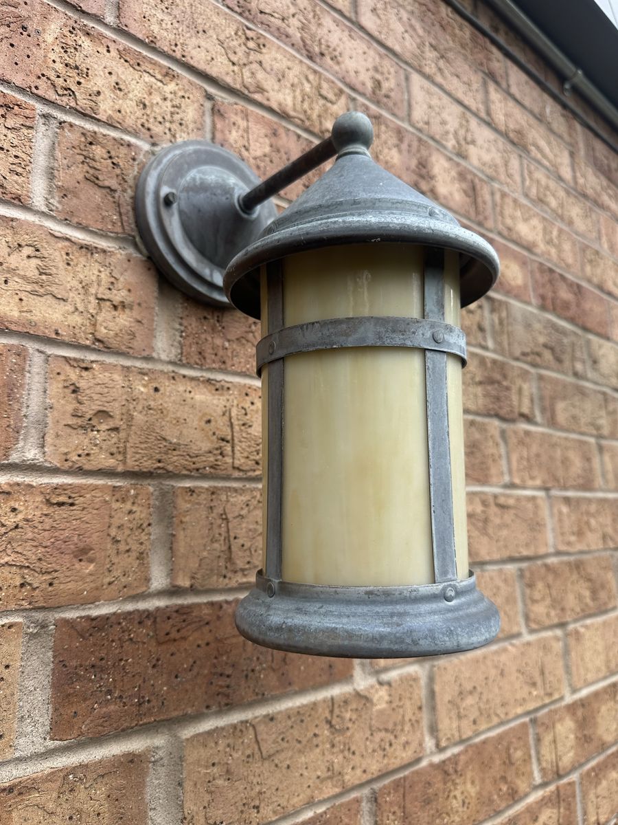 5- piece craftsman style out door lights