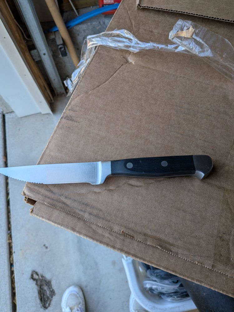 serrated steak knifes