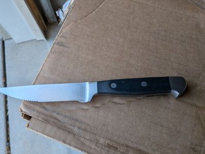 serrated steak knifes