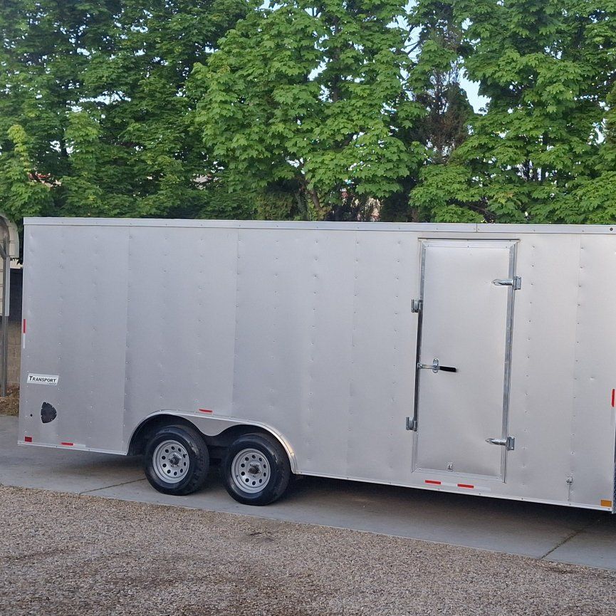 8.5' x 21.5' Haulmark (never used) Like Brand New