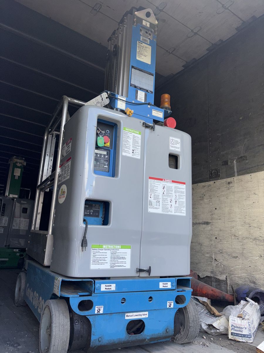 2014 Genie GR-20 Self-Propelled One-Person Lifts
