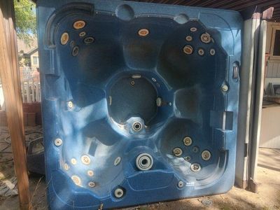 Balboa Jacuzzi Spa Hot Tub 7' x 7'