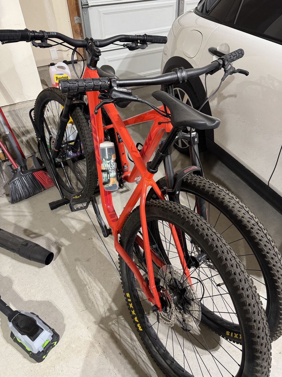 2 like new Rangefinder Deore 11-Speed 29 Mountain Bike