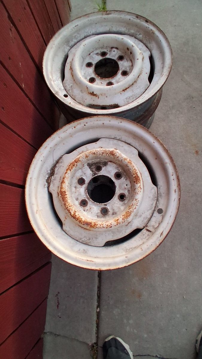GM 16" steel wheels.