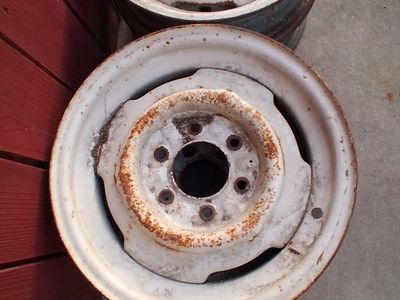 GM 16" steel wheels.