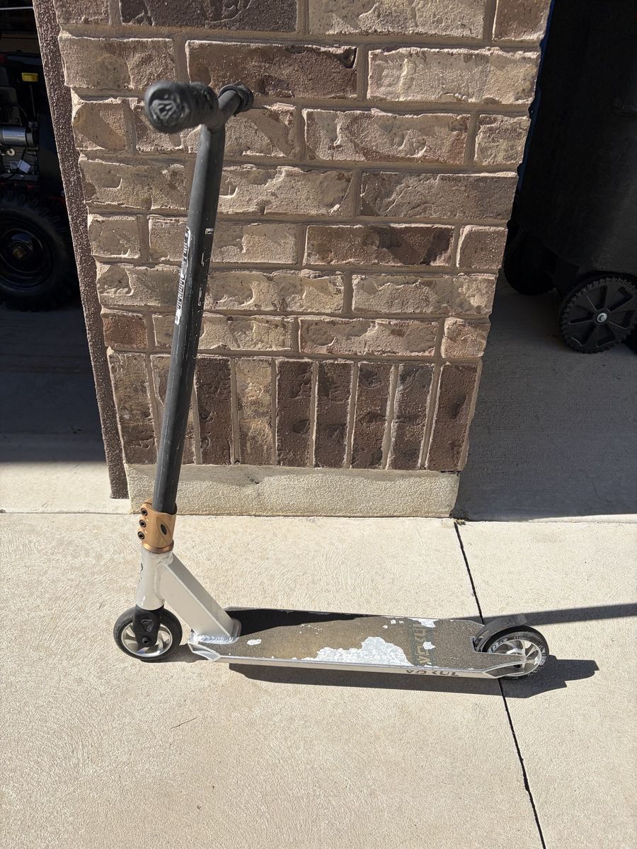 Yoka Pro Trick Scooter – Silver Deck, Non-Folding Freestyle Scooter