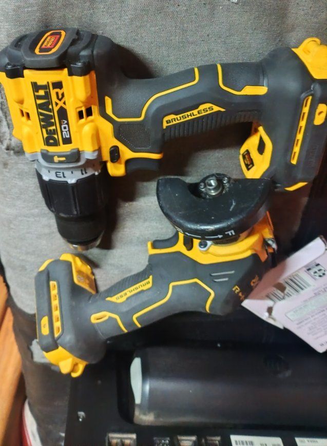 DeWalt dcd806 1/2 hammer drill 3 in cutoff and charger(no battery included)