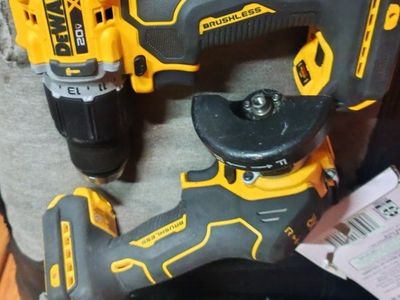 DeWalt dcd806 1/2 hammer drill 3 in cutoff and charger(no battery included)