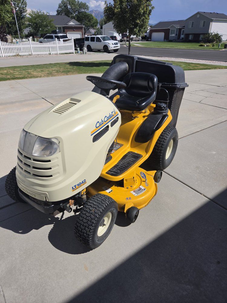 Cub Cadet Riding Lawn Mower