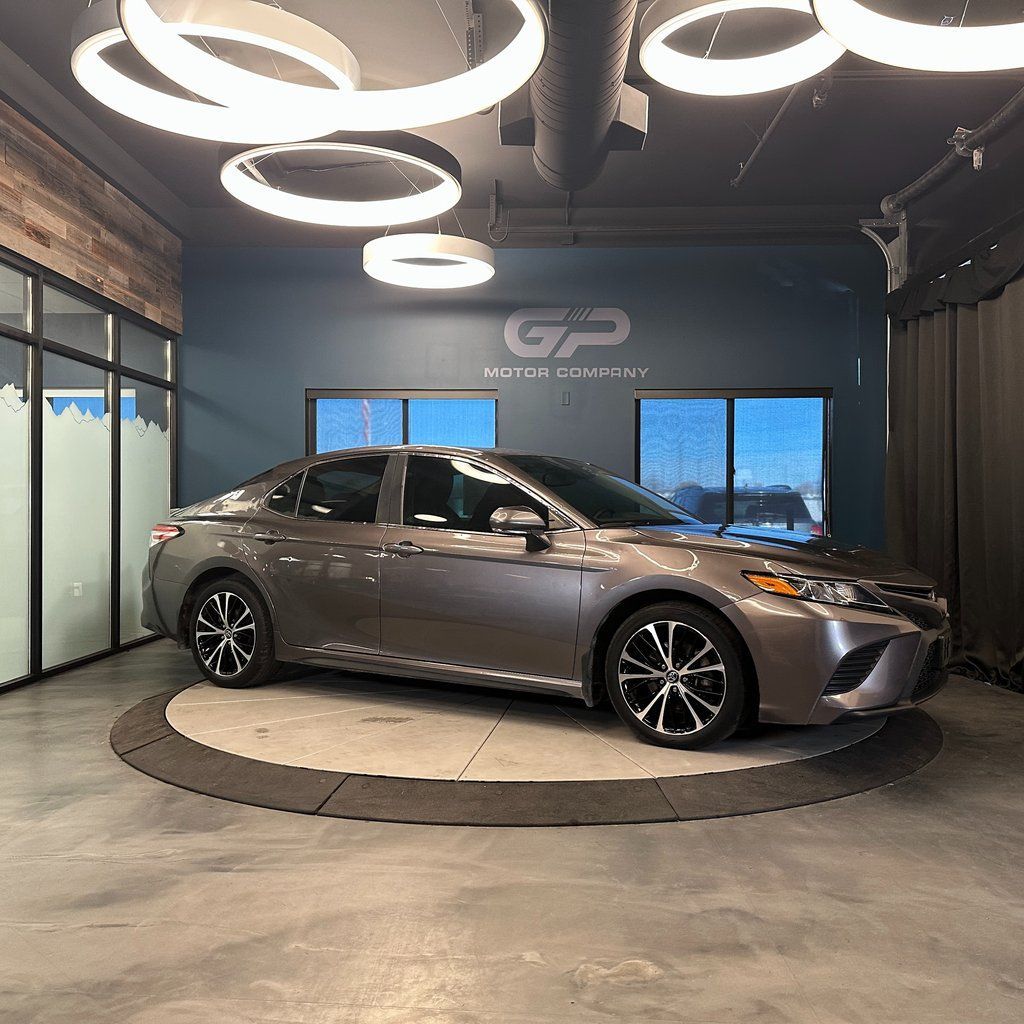 2020 Toyota Camry SE