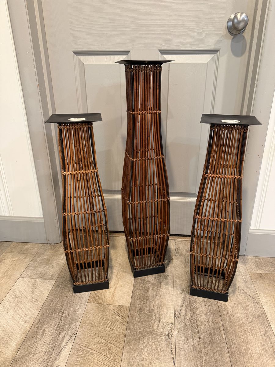 NEW 3 SET OF WOODEN CANDLESTICKS (RETAILS: $65)