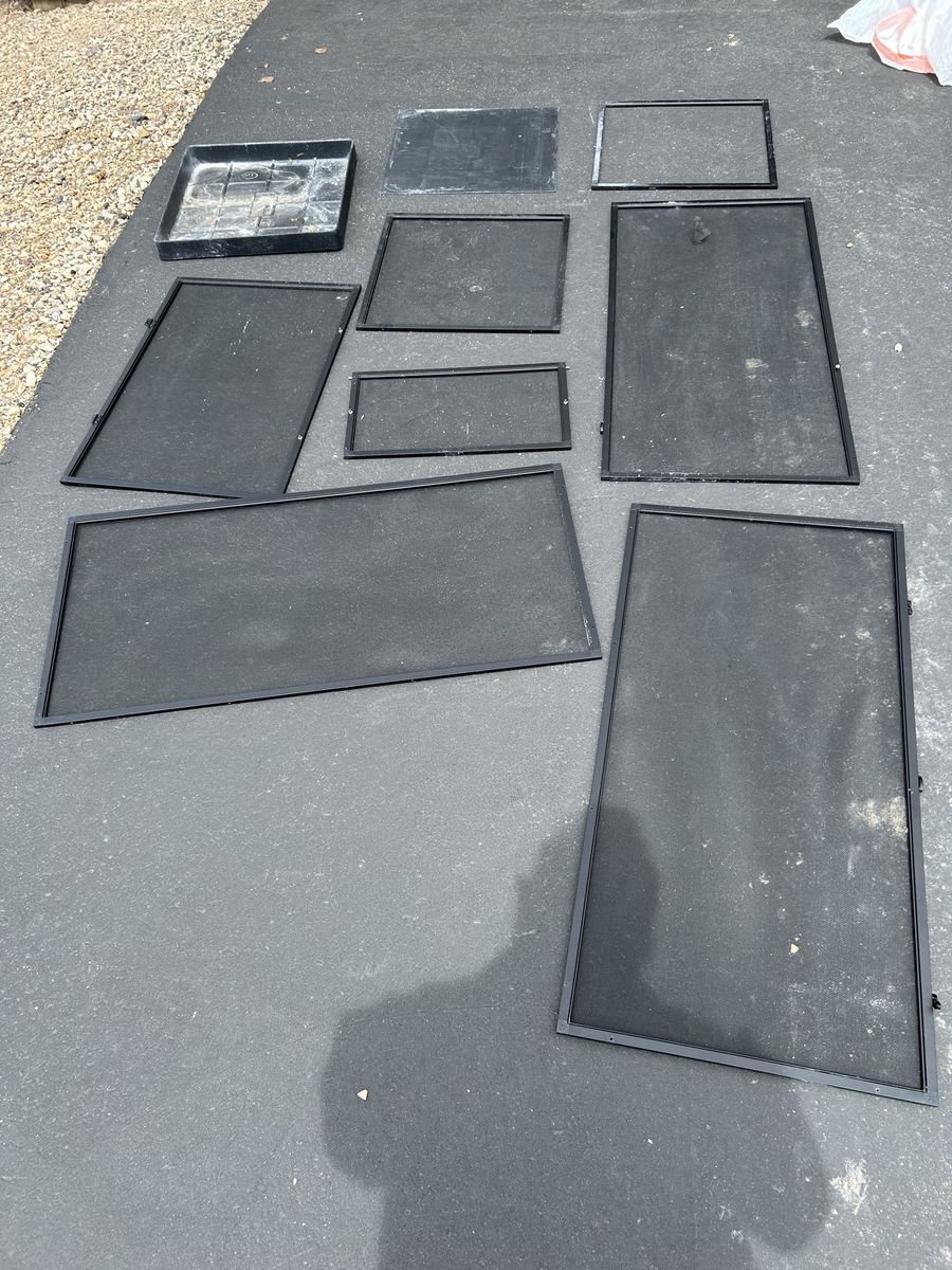 Complete Disassembled Reptile Enclosure Terrarium Mesh Screen Panels and Base