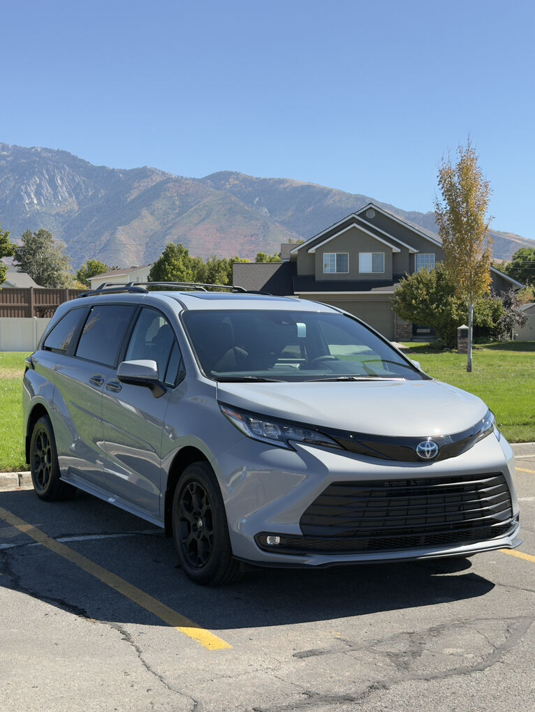 2025 Toyota Sienna Woodland Edition