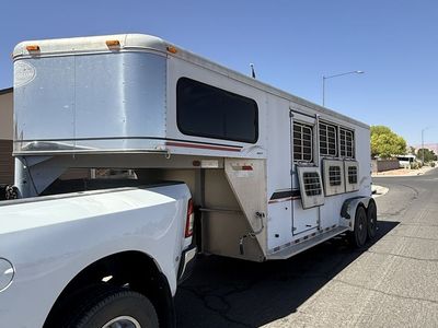Sundowner horse trailer