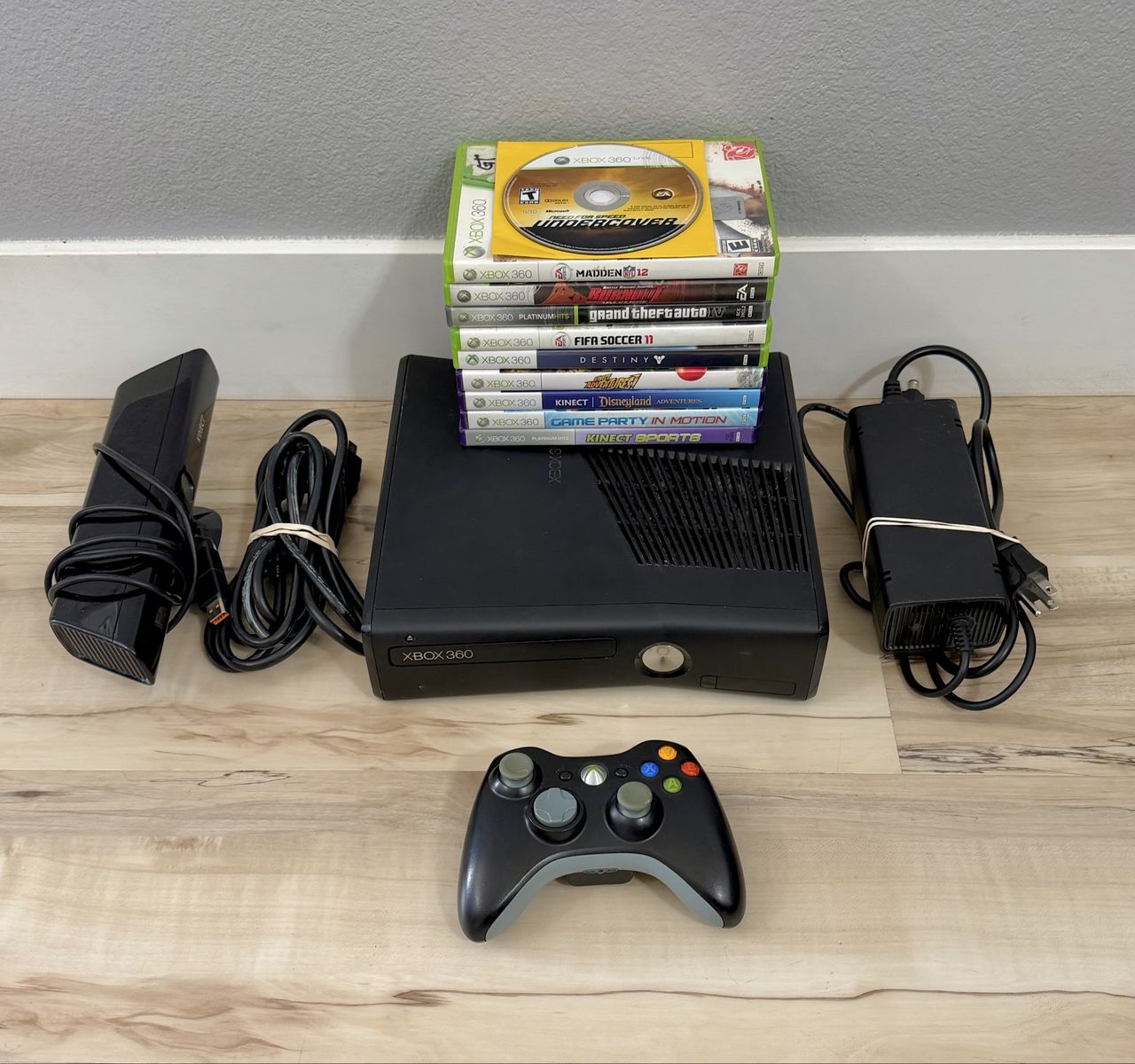 Xbox 360 S 9-Games Bundle