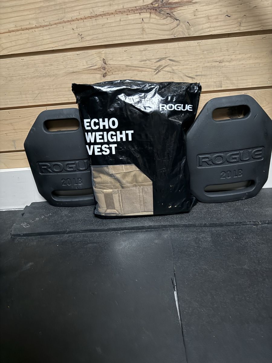 New Rogue Echo Weight Vest with Pair of 20 Pound Plates