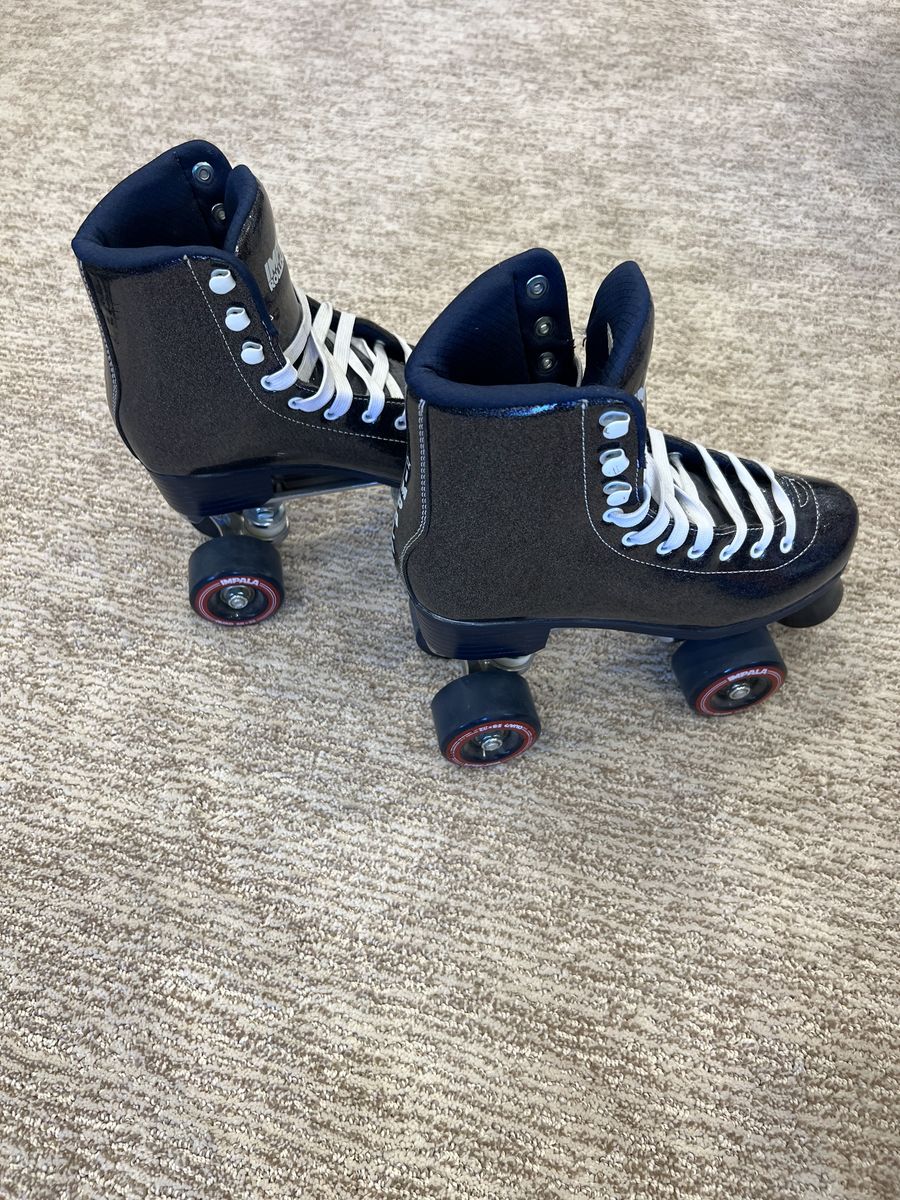 Roller Skates, women’s size 6