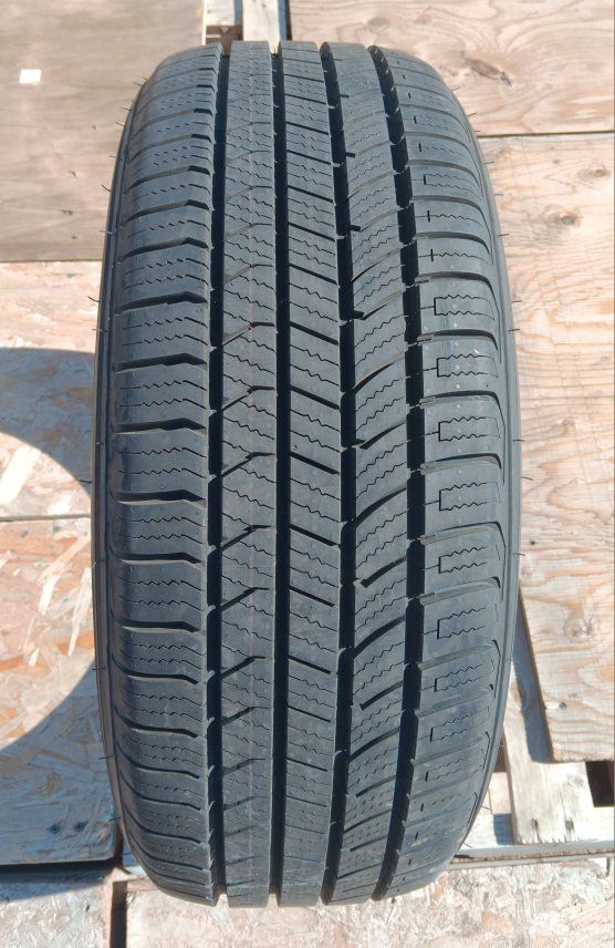 225-50-18 Road Hugger GTP AS/02 Car Tire