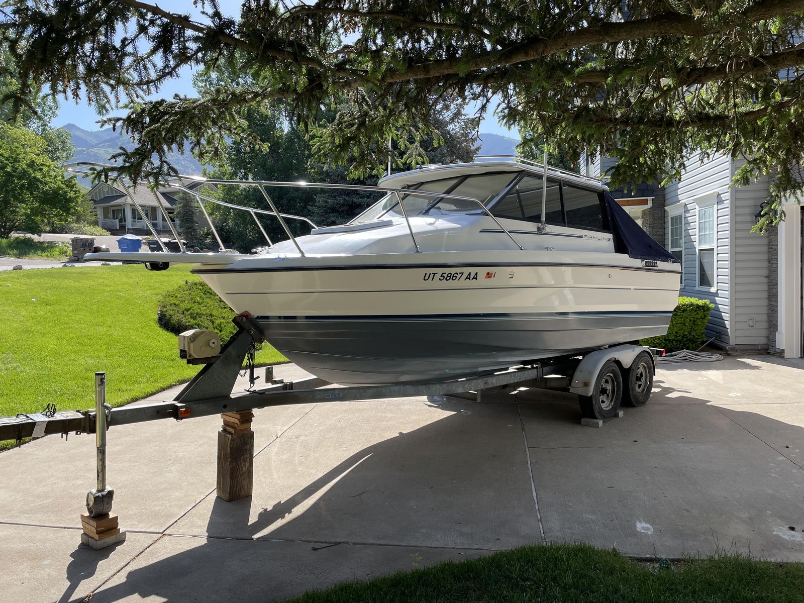 1991 Bayliner 2159 hardtop cuddy