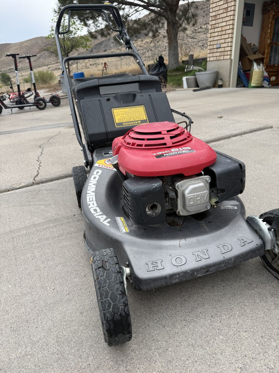 Honda HRC215 Commercial Self-Propelled Lawn Mower w/ Bag – $325