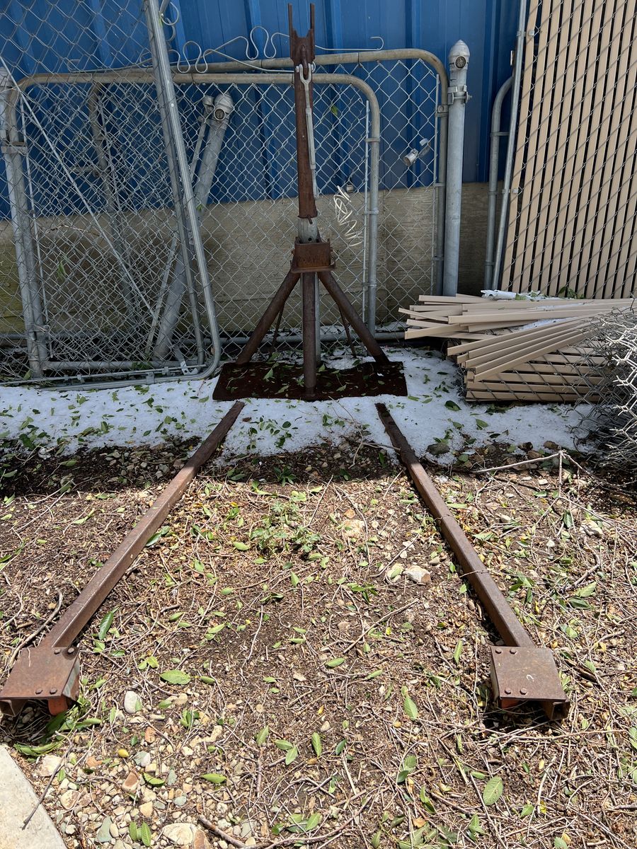 Vintage tripod jack