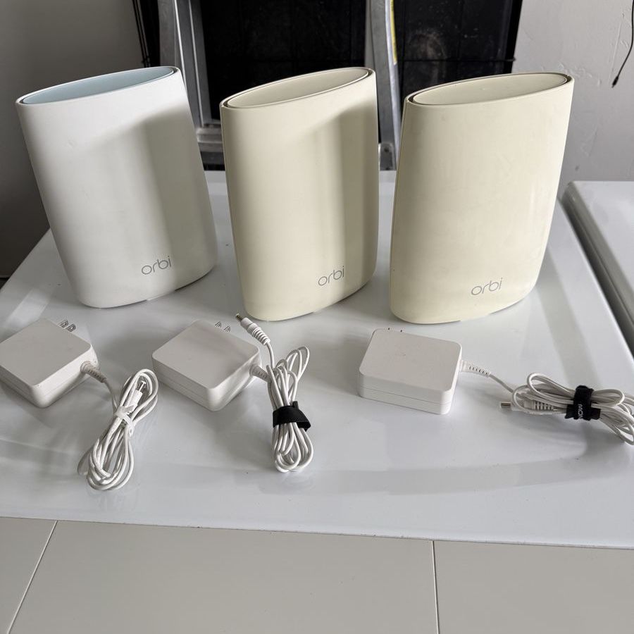Netgear Orbi RBK50 Mesh WiFi System | AC3000 Tri-Band Router + 2 Satellites
