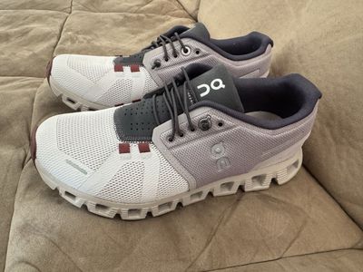 On Women's Cloud 5 Sneakers, Pearl/Frost W7 USA