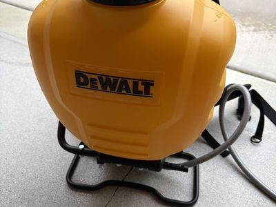 Dewaly Backpack Strayer With Pump
